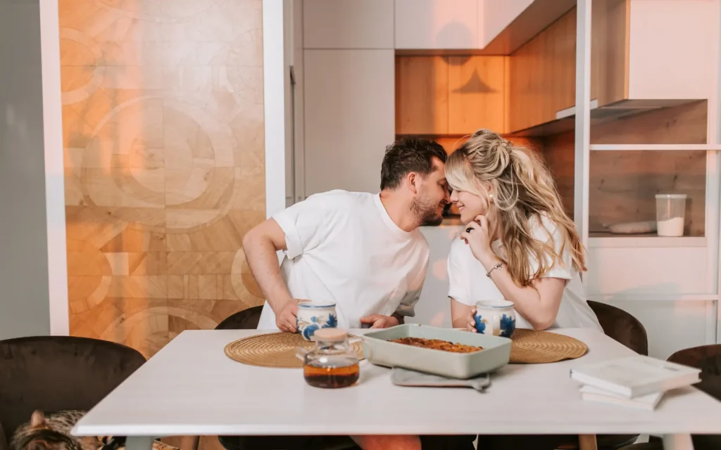 Managed-ADHD-in-couples-therapy An ADHD-impacted couple eating dinner together, representing the importance of managing ADHD appropriately