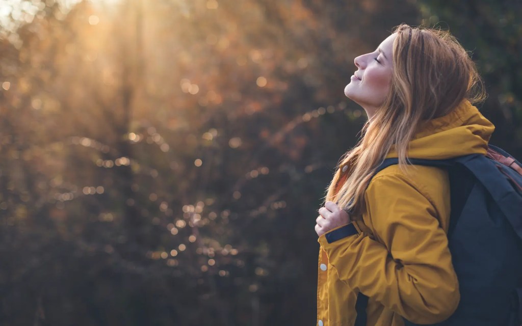 A woman hiking outdoors, representing the positive feelings produced through neurodiverse therapy in Los Angeles