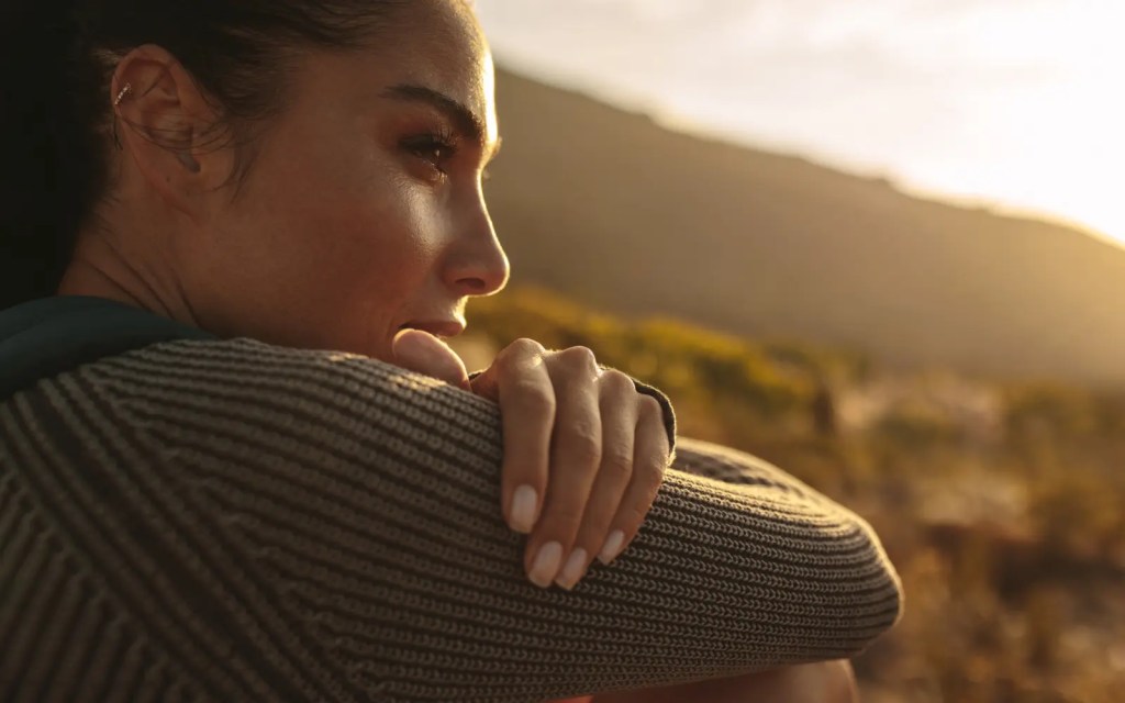 A woman pensively looking out over a mountain scene, representing the importance of self-reflection in LA therapy